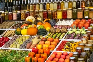 Frutas e vegetais coloridos variados